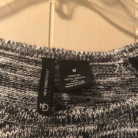 Lace shoulder sweater  - Picture 3 of 4